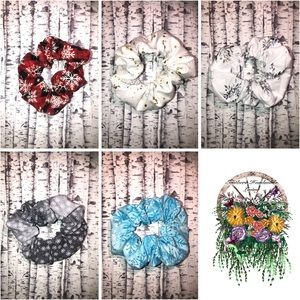 5 piece Christmas Scrungie set